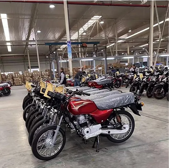 125cc/150cc/200cc/250cc Gn Cruiser LED Iran Suzuki Haojue Racing Street Moto Motorcycle